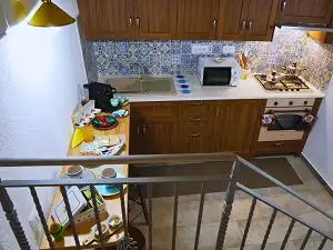 Cucina-Colazione vista scala